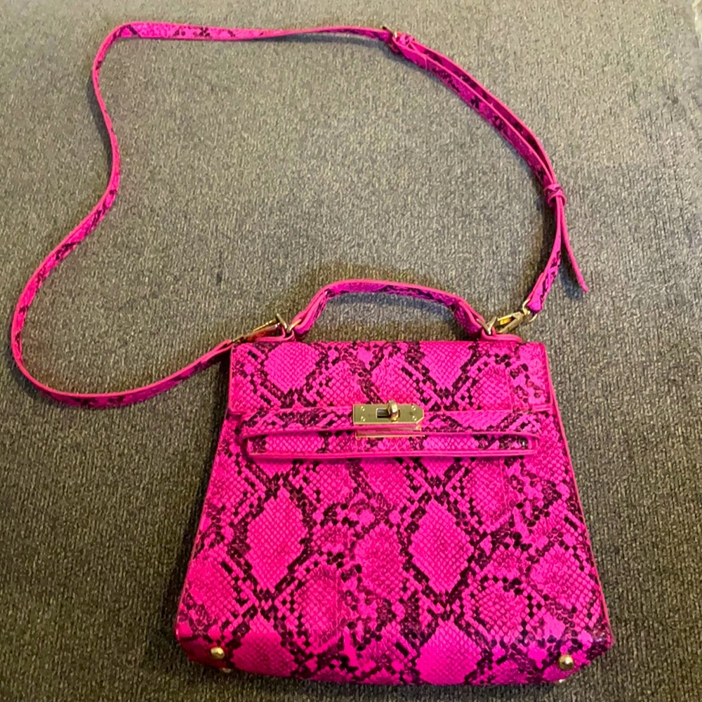 Pink purse with removable strap never been used